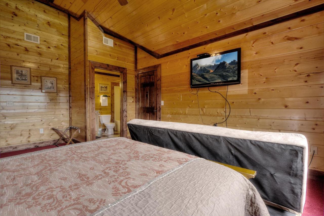 Mystical Creek Pool Lodge 600 Six Bedroom Cabin Gatlinburg Exterior photo